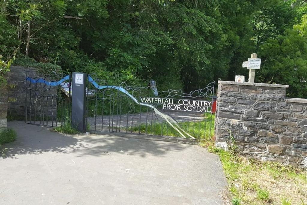 Mellte Avenue - Waterfalls House Pontneddfechan Buitenkant foto